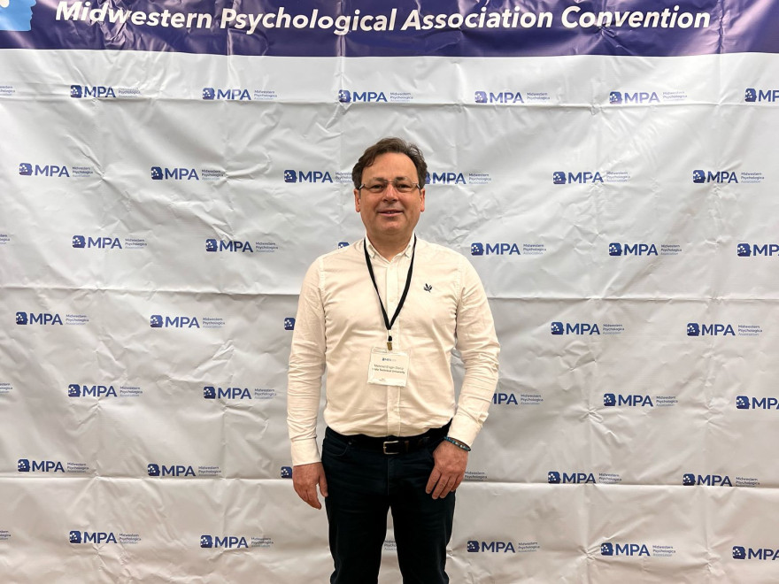 Projemizin bilimsel çıktısı Midwestern Psychological Association Konferans'ında sunulmuştur.